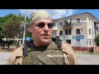 free освобождённый лисичанск возвращается к мирной жизни разрушенные дома разбитый и сгоревший на дорогах транспорт hd