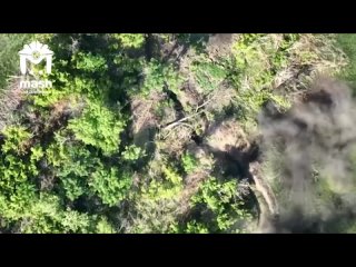 free свежее бомбическое видео с фронта наши миномётчики бьют по всу под авдееой противник пытается спрятаться то в окопе hd