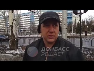 free под завалами в центре донецка находятся три человека об этом корреспонденту канала донбасс решает рассказал житель hd