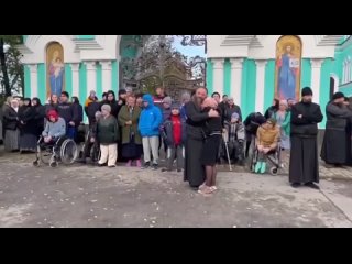 free сирот выгоняют из украинского монастыря чтобы заселить туда солдат всу рано утром отряд спецназовцев с автоматами hd