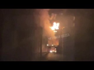 free взрывы и пожар ракеты пво сошли с курса и упали в одессе пылает многоэтажка местные ресурсы публикуют кадры hd