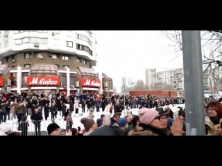 free героям слава выкрики в толпе на похоронах навального это что первая часть фразы наверное была сказана чуть ли не hd