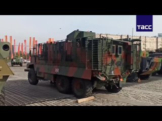 free мария захарова прокомментировала создание выстаи трофейного вооружения и военной техники всу в парке победы на hd