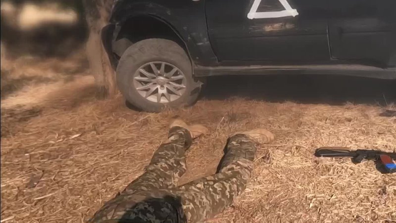 free бойцы всу попали в засаду попав в засаду враг влетел в дерево потеряв управление автомобилем раненому водителю была hd