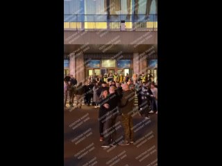 free облава тцк на концерте океана эльзы полсотни военных массово проверяют мужчин возле дворца спорта новости тцк бригад hd