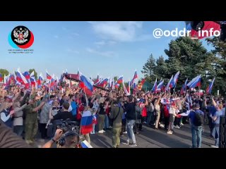 free более тысячи жителей днр на мемориальном комплексе саур могила смотрят трансляцию подписания договора hd