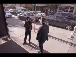 free сумасшедшая инсталляция обучающая пешеходов переходу улицы в положенном месте hd