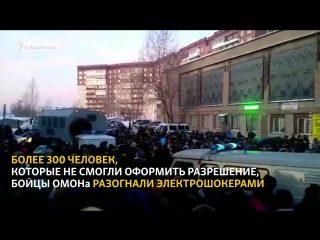 free сотни мигрантов стоят в живых очередях пытаясь получить разрешение на проживание в россии сибирь реалии hd