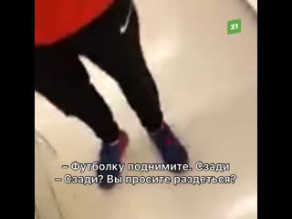free покупатель поднять футболку сзади вы просите меня раздеться hd