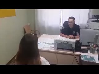 free девочку и ее мать доставили в отдел и начали проверять за распространение пропаганды hd