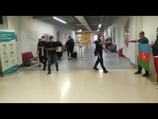 free азербайджанцы шотландии приехали встречать и поддержать нашу команду в аэропорту hd