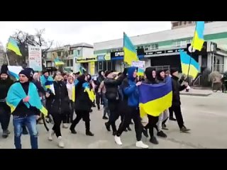 free прямо сейчас тысячи жителей мелитополя идут по городу и скандируют мелитополь украина вы hd