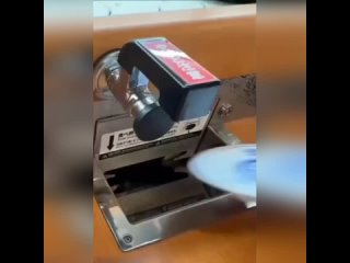 free путь тарелки от посетителя до кухни в японском ресторане hd