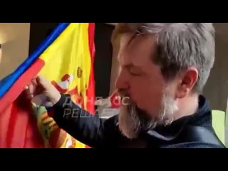 free французский фермер марк боке провел 17 дней за рулем своего грузовика чтобы доставить в донецк гуманитарный груз hd