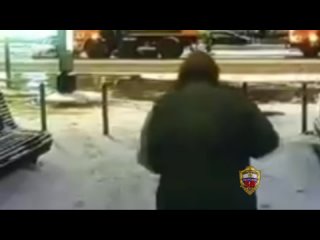 free полицейские юго востока столицы задержали подозреваемого в грабеже пенсионерки совершенного более года назад hd