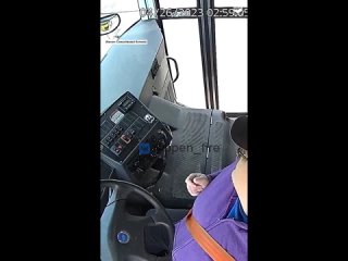 free в сша 18 летний школьник не растерялся и спас весь автобус когда водитель потерял сознание hd