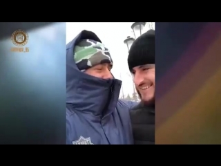 free с переводом рамзан кадыров прогулялся по городу без охраны и пообщался с жителями hd