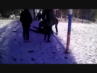free прыгали на голове в новошахтинске компания школьников избила новенького и сняла всё на видео hd