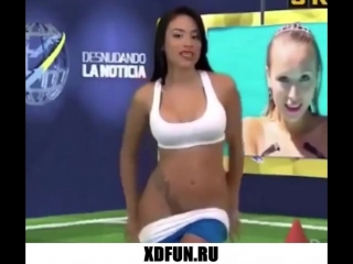 free да ладно в прямом эфире сняла шорты голая ведущая показала киску всем hd