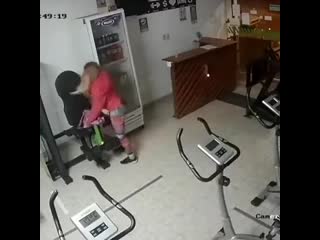 free а ведь не будь камеры у суки могло получиться закрыть парня за избиение hd