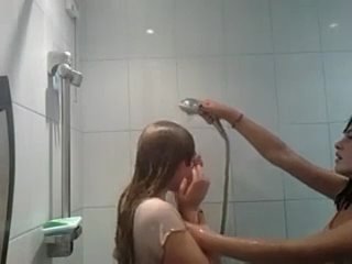 free две молодые девочки клава и фрося изврашались в ваннойвсем смотреть hd