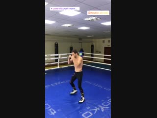 free денис беринчик продолжает свои тренирои к своему предстоящему поединку hd