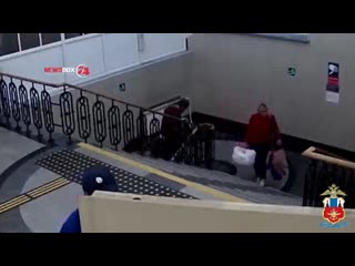 free помог донести чемоданы а за одно и обокрал жительница приморья лишилась кошел hd