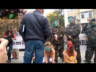 free голые украинки показали себя возле посольства сша hd