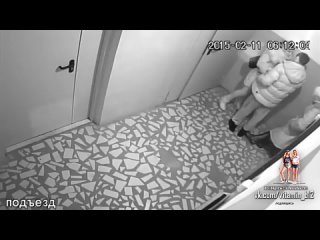 free девушка застала парня с любовницей в подъезде застукала поймала спалили изме hd