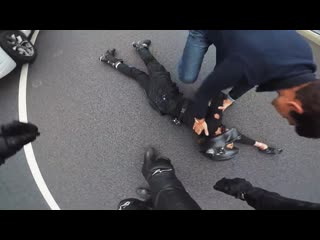 free мото девушка врезалась в отбойник на скорости 180 км в час не зашла в поворот на спортбайке hd
