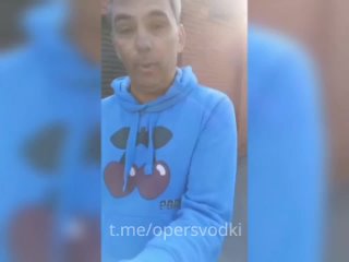 free мужчина вместе со своей спутницей стал делать замечания незнакомым молодым людям с символикой сво на автомобиле hd