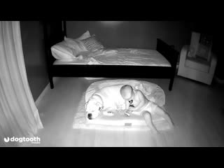 free видеоняня помогла родителям раскрыть тайну ночных странствий малыша hd
