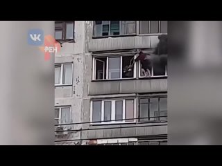 free соседи через балкон спасли молодые с дымящейся спиной из пожара hd