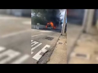 free школьный автобус загорелся на ходу во франции источник российская газета hd