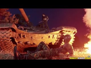 free горячий трах на танке лучше заниматься сексом а не войной hd