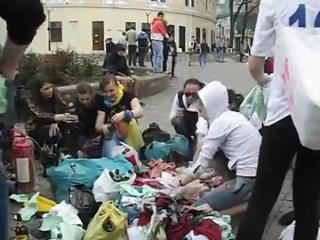 free обычные украинские школьницы делают обычные коктейли молотова hd
