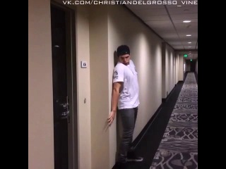 free как я пытаюсь проникнуть домой поздно ночью christian delgrosso vine hd
