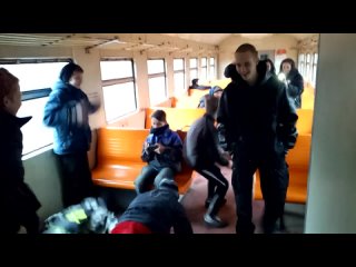 free толпа школьников отказывается платить деньгами платят натурой девочки контролеры снимают весело смеясь hd