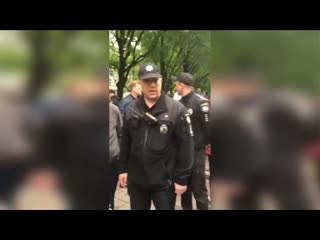 free позор украинская полиция в день победы довела до слёз девочку заставив снять пилотку со звездой запорожье hd