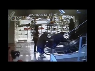 free бабушки на эскалаторе бабуля держится за перила и взлетает xddd теги тёлка чика молодые порнуха бдсм секс голая naked hd