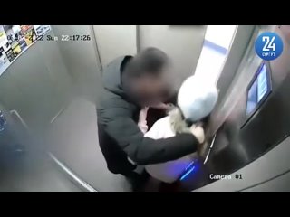 free в сургуте в лифте молодые оставшись наедине с девочкой 18 лет начал приставать зажимать ее в углу но получил отпор hd