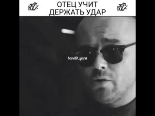 free меня отец не баловал строго воспитывал редко мне улыбался строго взгляд смотрел на меня придавал больше уверенности hd