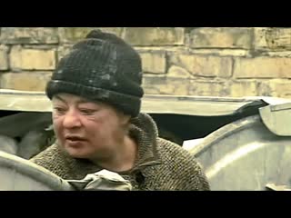 free скрытая камера бомж в мусорном баке поспать не дают hd