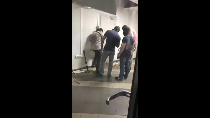 free люди в балаклавах попали на видео в момент когда вскрывали минский офис радыё свабода hd