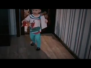 free вот так сын маму с 8 марта поздравлял вместе с папой пока мама спит мы занимались тайком в другой комнате рукодельем hd