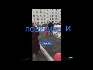 free челябинцы требуют разобраться с пьяной матерью маленькой девочки hd